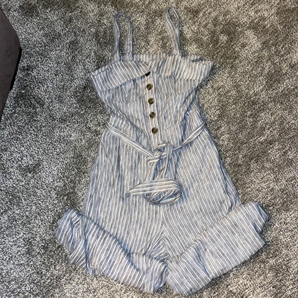NWOT.  American Eagle Jumpsuit size 4. - Picture 7 of 7